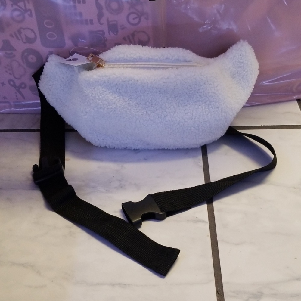 Charlotte russe fleece fanny pack white, NWT